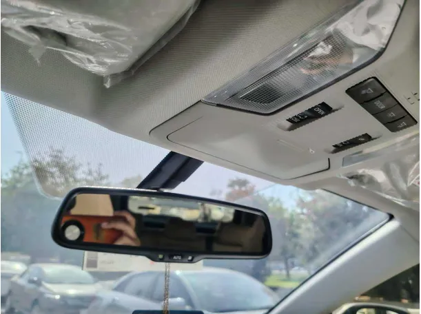 Car image 29