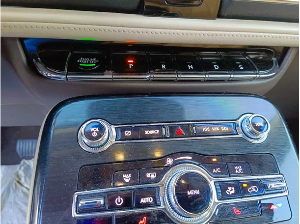 Car image 23