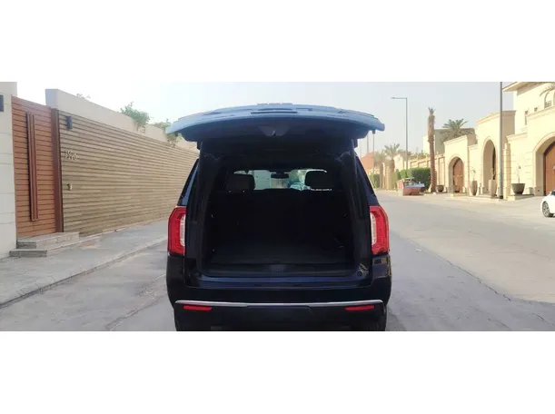 Car image 19