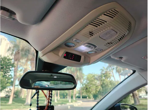 Car image 30