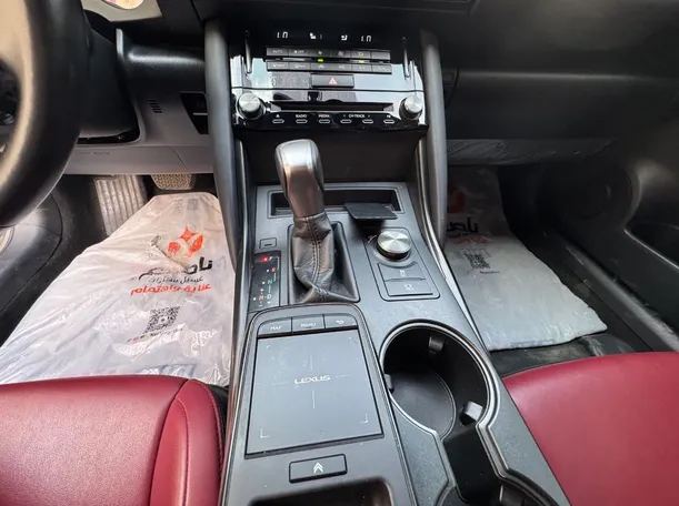 Car image 17