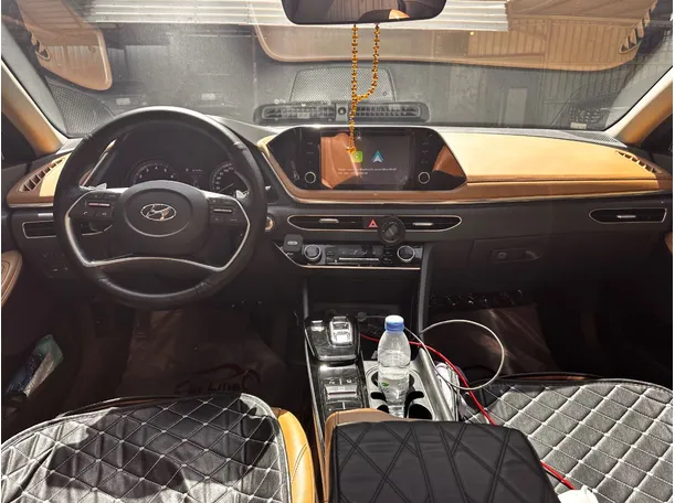 Car image 17