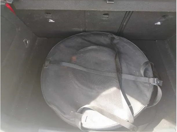 Car image 34