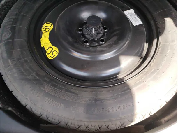 Car image 30
