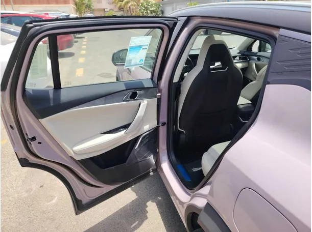 Car image 15
