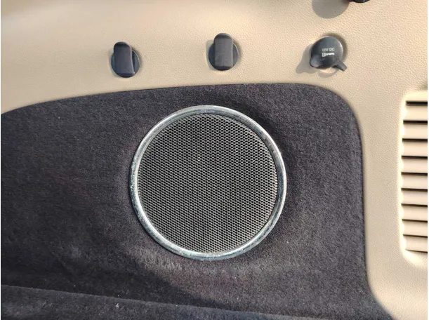 Car image 32