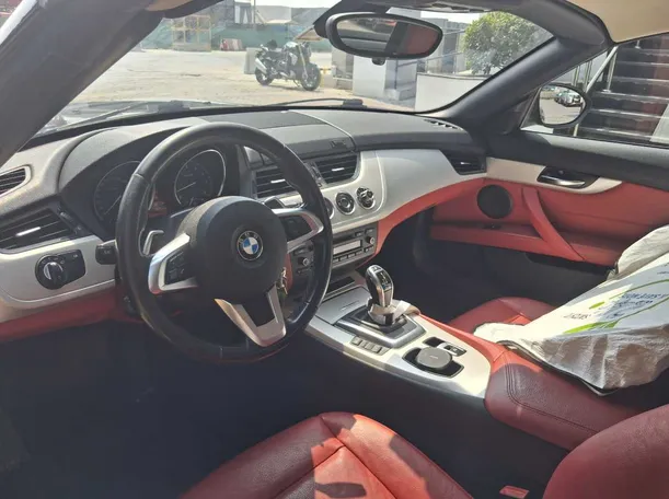 Car image 11
