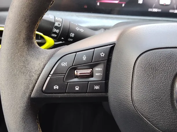 Car image 30