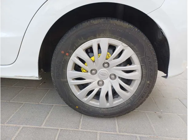 Car image 10