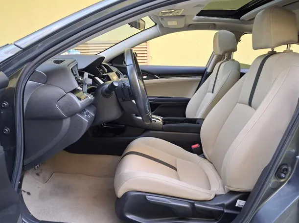 Car image 12