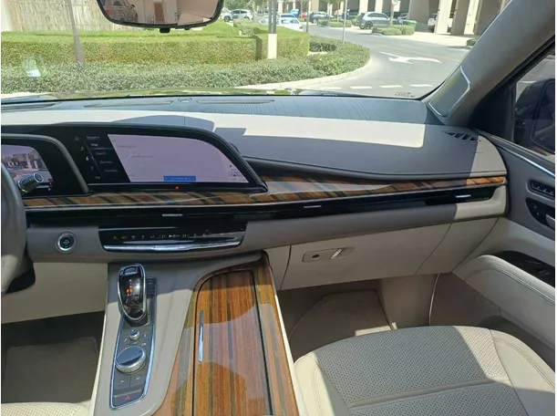 Car image 16
