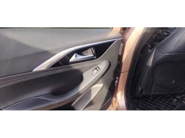 Car image 30