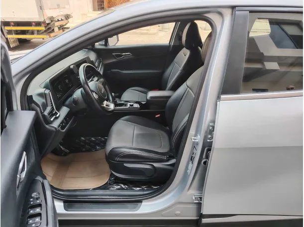 Car image 13