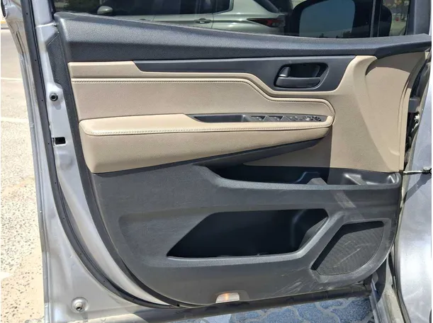 Car image 10