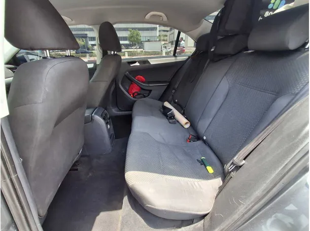 Car image 10
