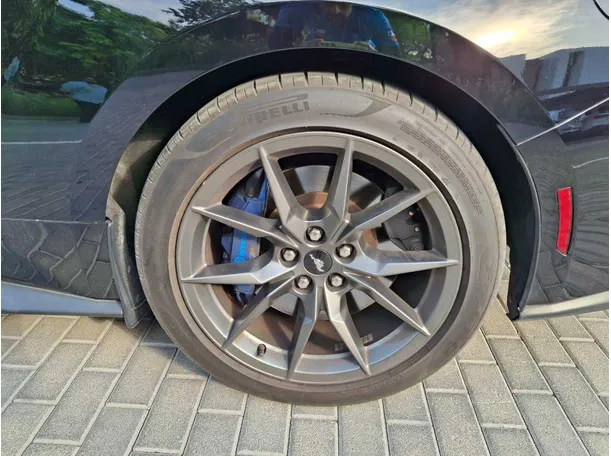 Car image 9