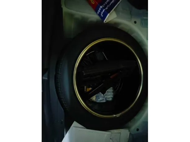 Car image 34