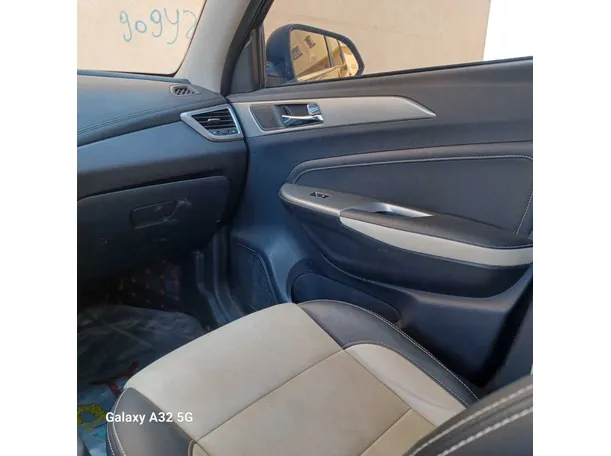 Car image 26