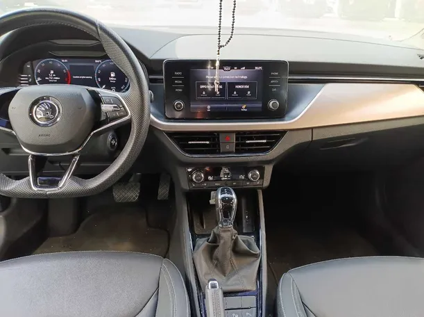 Car image 17