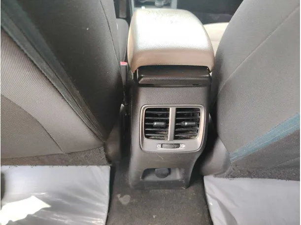 Car image 33