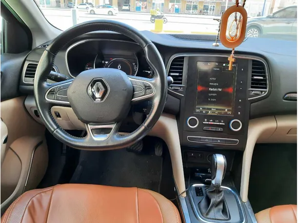 Car image 16