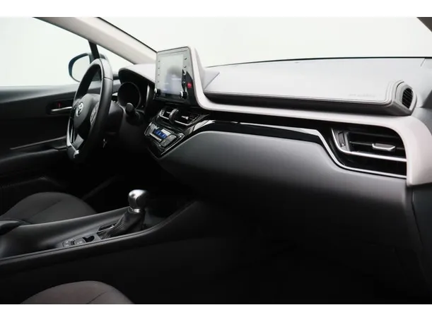 Car image 10