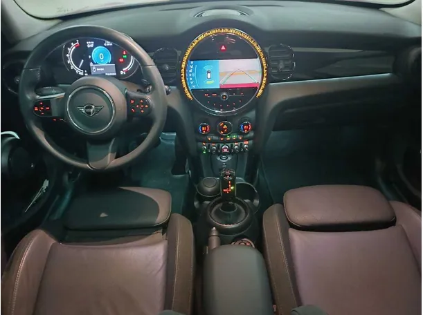 Car image 16