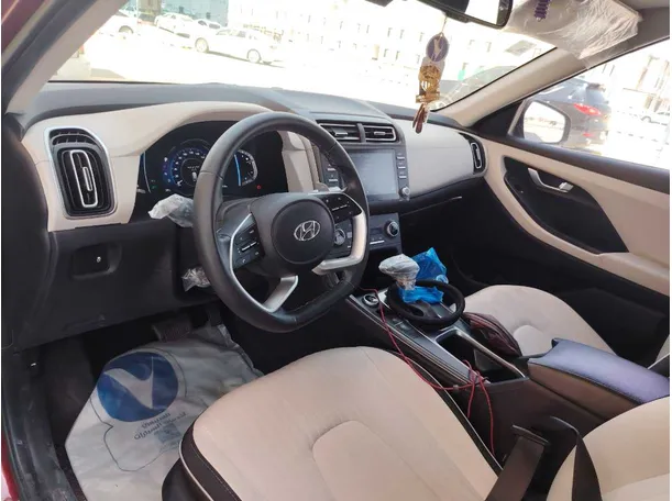 Car image 13