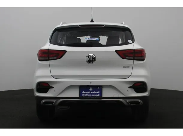 Car image 12