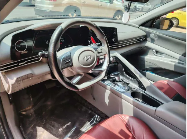 Car image 13