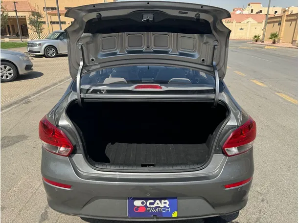 Car image 19