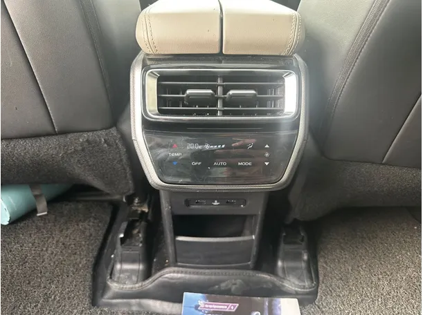 Car image 26