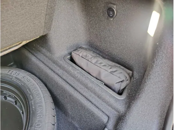 Car image 46