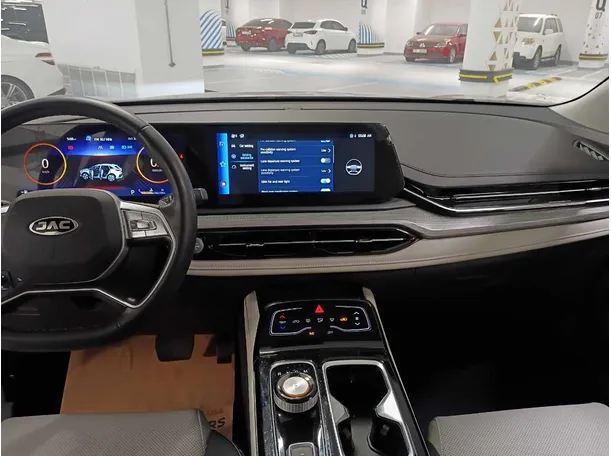Car image 15