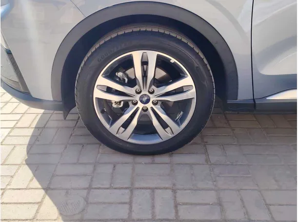 Car image 10