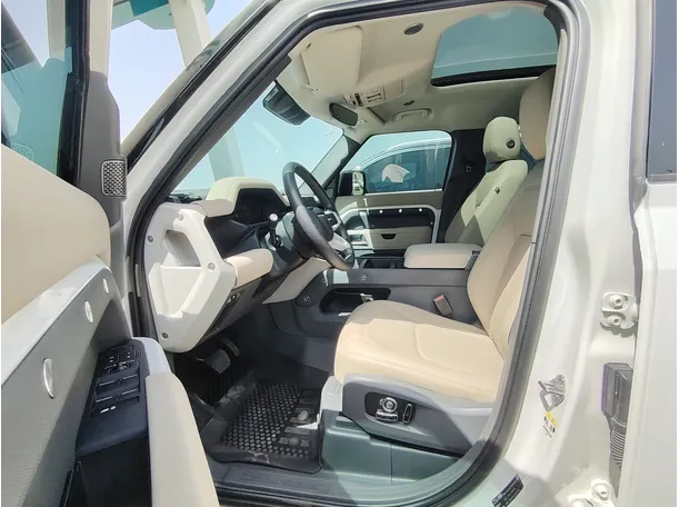 Car image 13