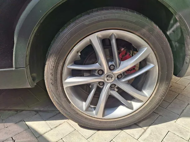 Car image 9