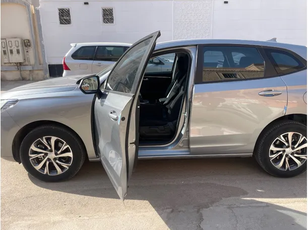 Car image 12