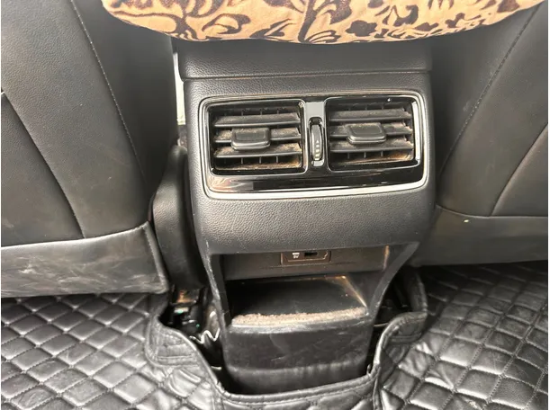 Car image 25