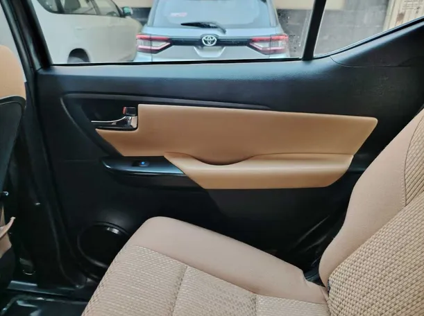 Car image 34
