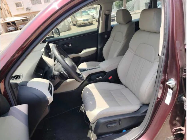 Car image 12