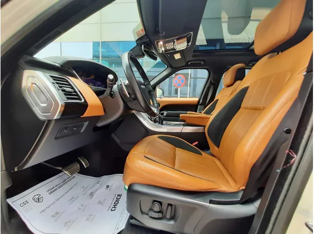 Car image 12