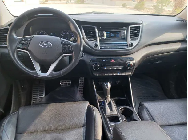 Car image 16