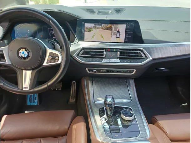 Car image 18