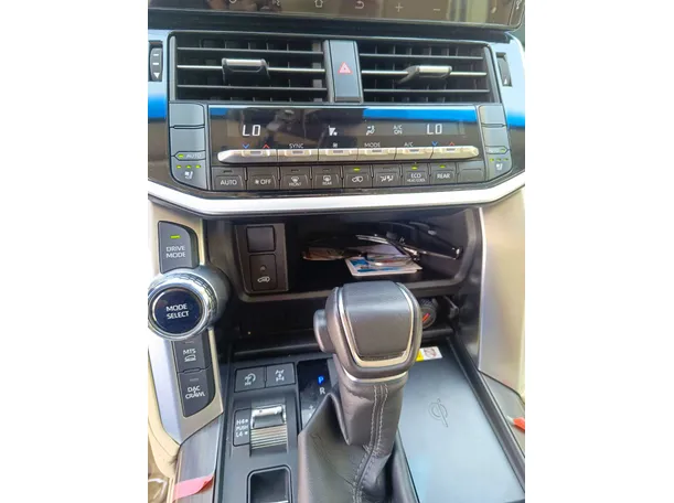 Car image 24