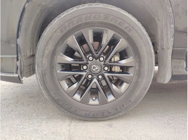 Car image 11