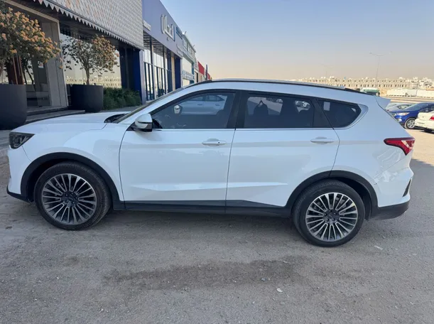 Car image 8
