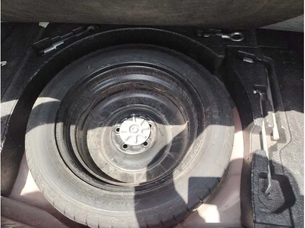 Car image 40