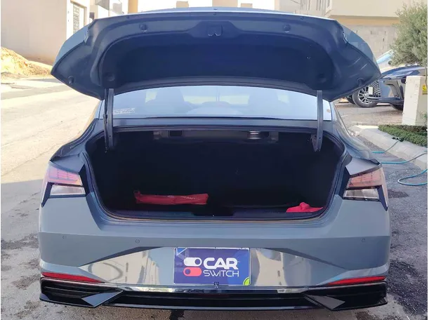 Car image 25