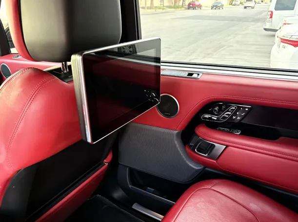 Car image 19